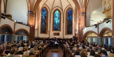 Erwartungsvolle Stille im Saal