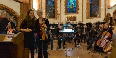 Dirigentin und erste Violinistin
