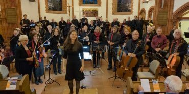 Applaus für Orchester und Dirigentin