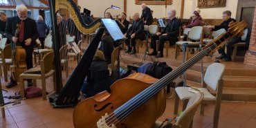 Instrumente warten auf Musiker