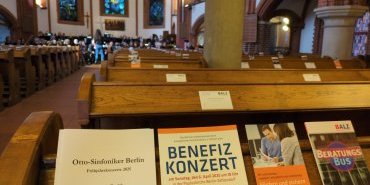 Kirche innen Konzertprogramm und BALZ Prospekte